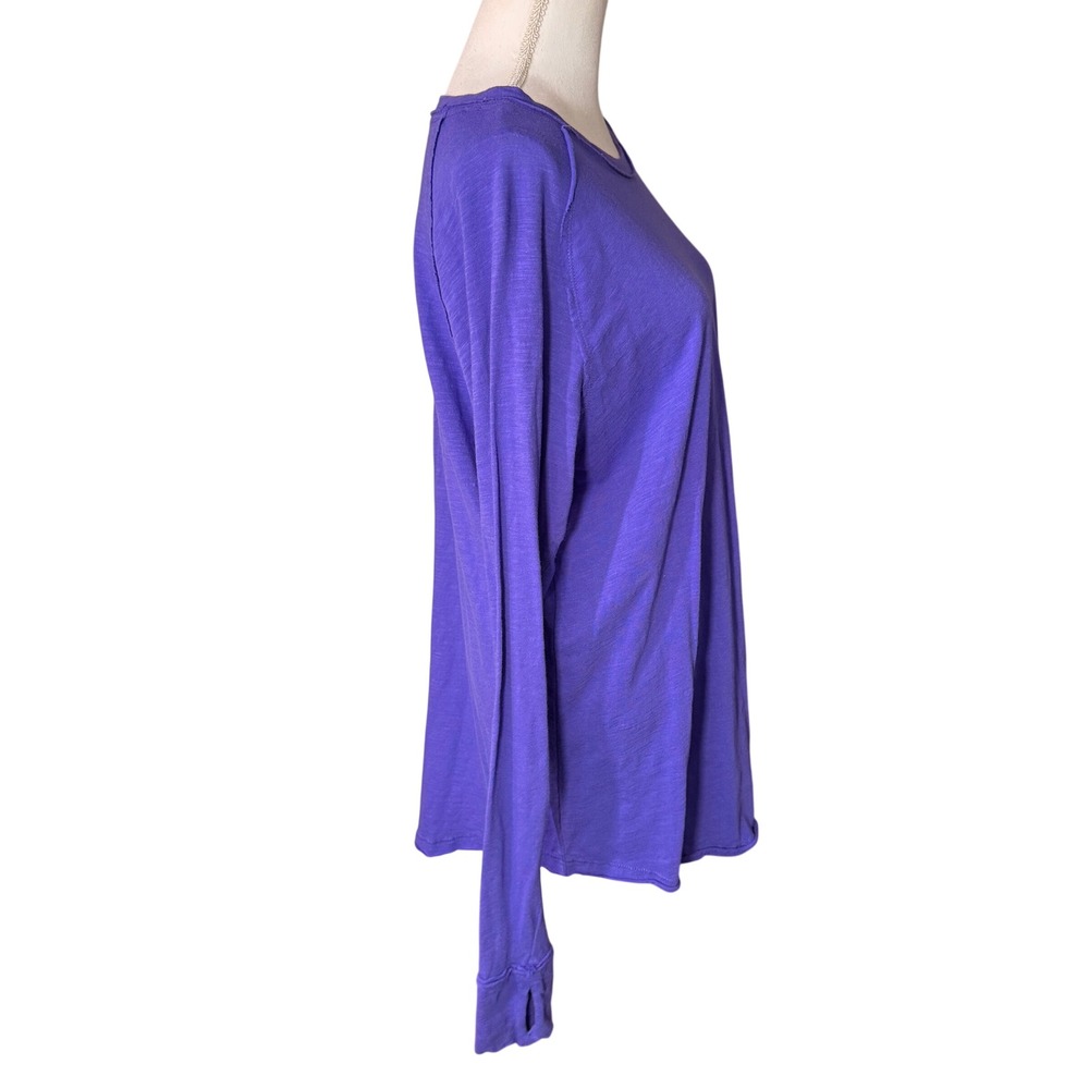 Free People We The Free Purple Knit Long Sleeve Tee Thumbholes Size M Casual EUC - Picture 9 of 10